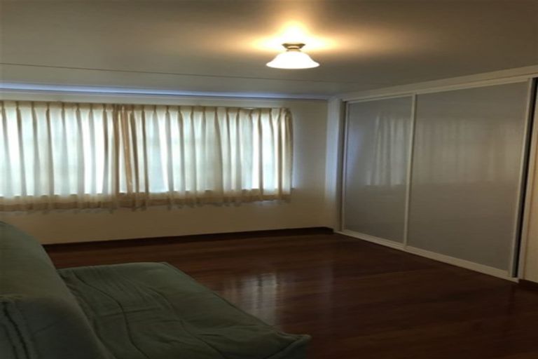 Photo of property in 11 Ramwall Place, Weymouth, Auckland, 2103