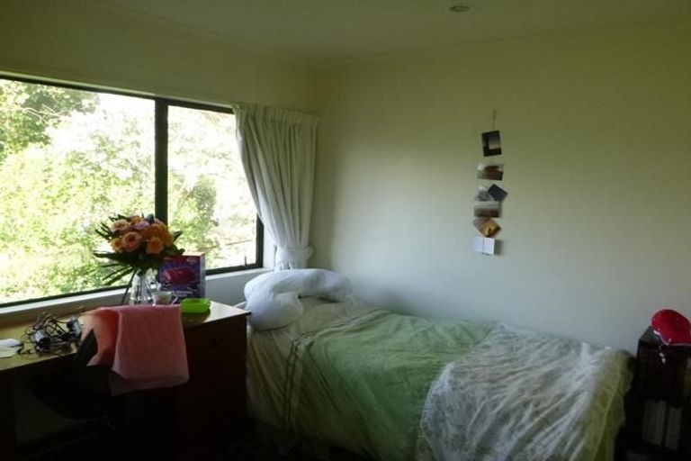 Photo of property in 5 Bishops Glen, Tawa, Wellington, 5028