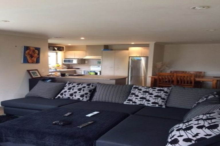 Photo of property in 1a Thomas Rea Place, Te Atatu South, Auckland, 0610