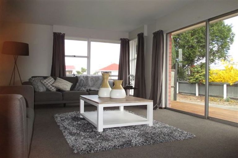 Photo of property in 6 Davidson Crescent, Hornby, Christchurch, 8042