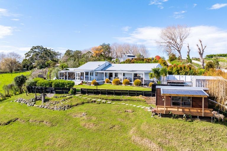 Photo of property in 956 Oneriri Road, Kaiwaka, 0573