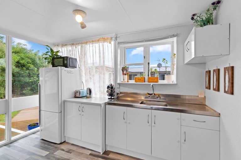 Photo of property in 33 Sutherland Crescent, Westbrook, Palmerston North, 4412