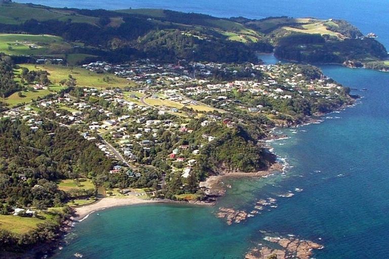 Photo of property in 62 Hauraki Road, Leigh, 0985