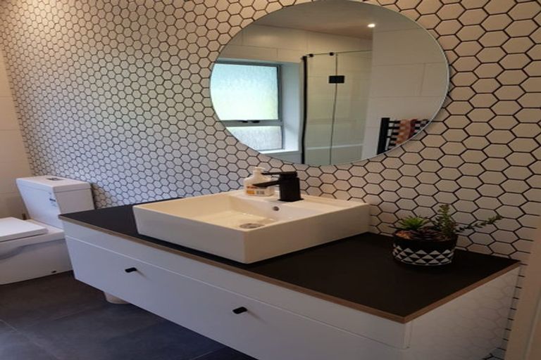 Photo of property in 23 William Bayes Place, Red Beach, 0932