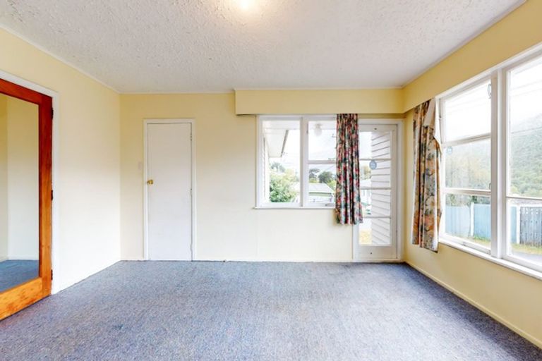 Photo of property in 3 Parenga Street, Wainuiomata, Lower Hutt, 5014