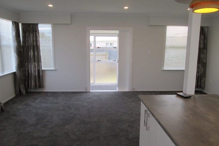 Photo of property in 2/24 Dale Crescent, Pakuranga, Auckland, 2010