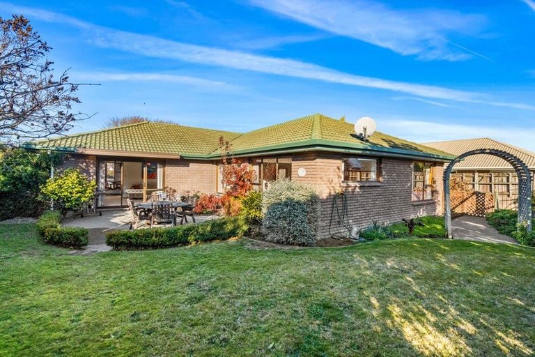 Photo of property in 8 Addison Place, Halswell, Christchurch, 8025