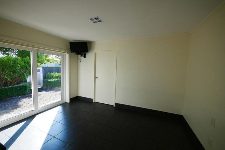 Photo of property in 14 Donzella Place, Conifer Grove, Takanini, 2112