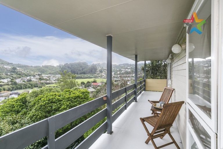Photo of property in 28 Woodhouse Avenue, Karori, Wellington, 6012