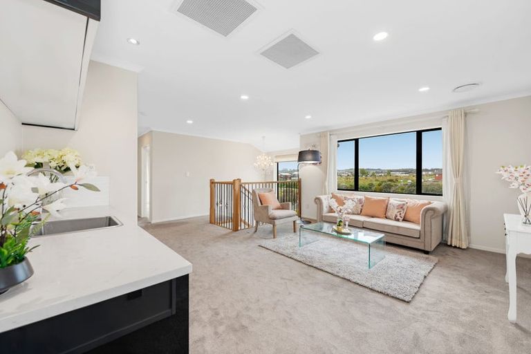 Photo of property in 27 Hakinakina Drive, Flat Bush, Auckland, 2019