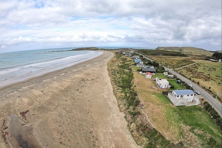 Photo of property in 491 Waikawa-curio Bay Road, Curio Bay, Tokanui, 9884