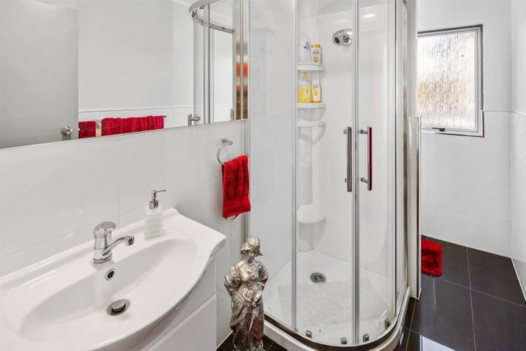 Photo of property in 6 Tree Top Lane, Paparangi, Wellington, 6037