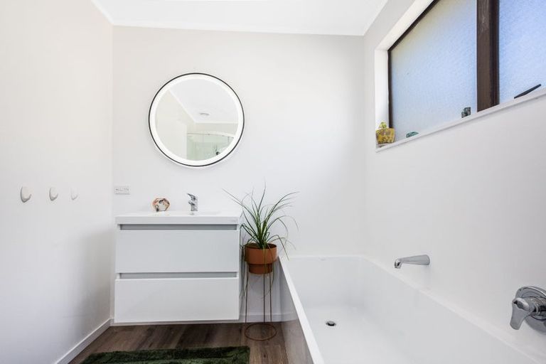 Photo of property in 37 Beaumaris Crescent, Ascot Park, Porirua, 5024