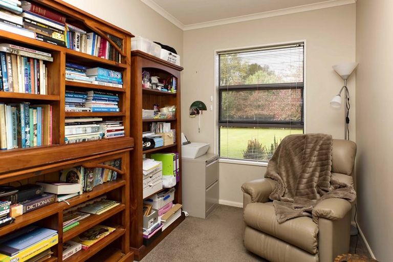 Photo of property in 3 Crawford Close, Amberley, 7410