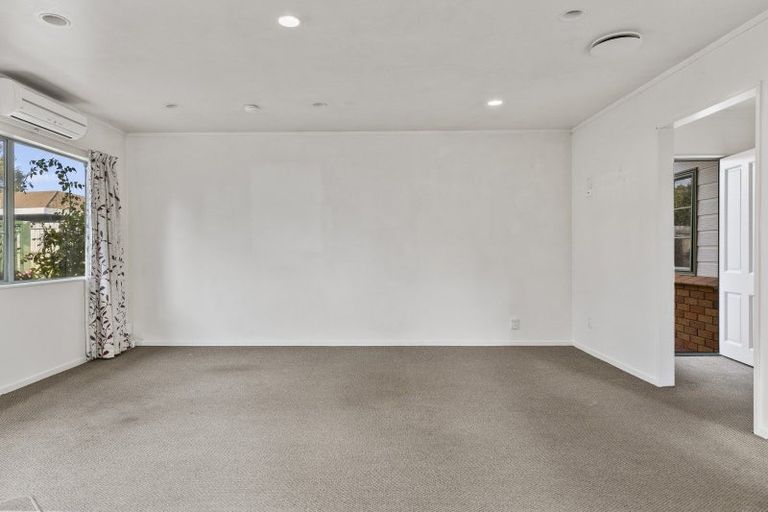 Photo of property in 1/8 Kathleen Place, Rainbow Point, Taupo, 3330