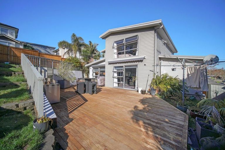 Photo of property in 13 Lambir Place, Fairview Heights, Auckland, 0632