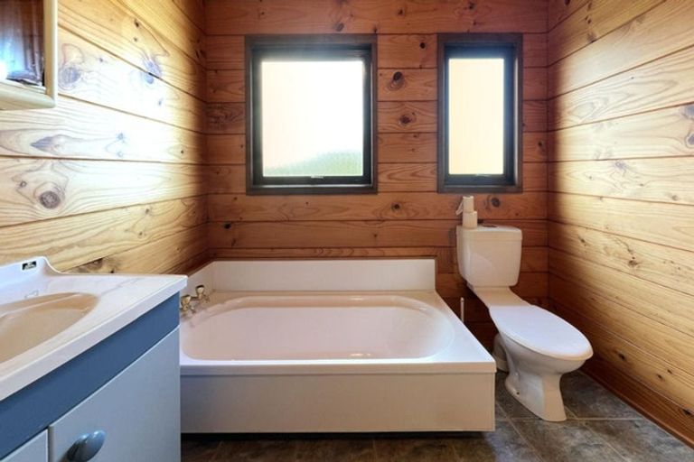 Photo of property in 25 Oratia Street, Waikanae Beach, Waikanae, 5036