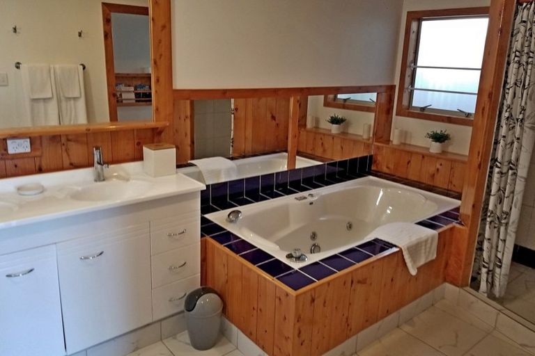 Photo of property in 18 Sir George Back Street, Opua, 0200