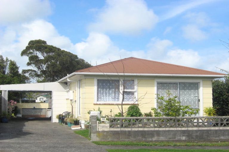 Photo of property in 12 Newbury Place, Waitara, 4320