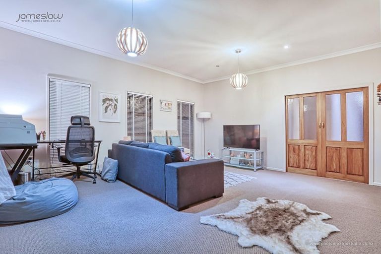 Photo of property in 12 Walmer Road, Point Chevalier, Auckland, 1022