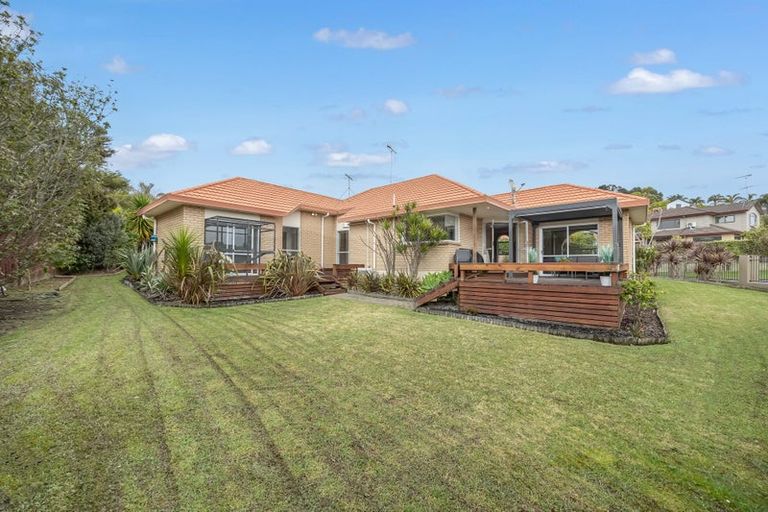 Photo of property in 6 Hanly Close, West Harbour, Auckland, 0618