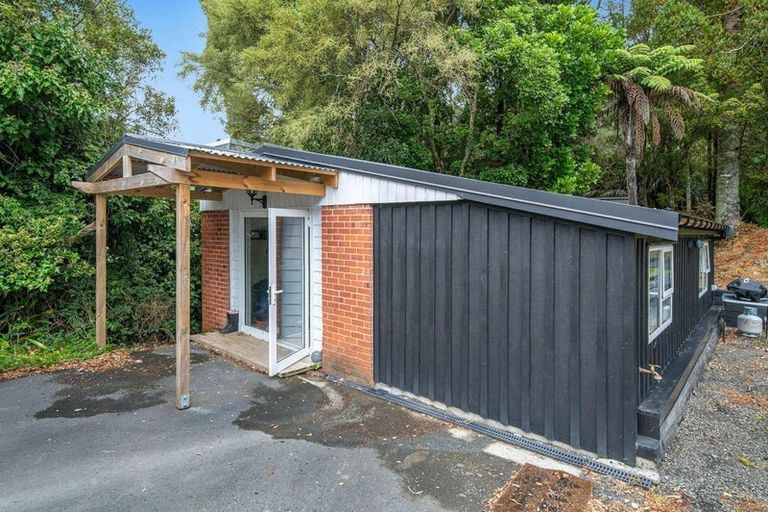 Photo of property in 6 Lancelot Road, Orewa, 0931