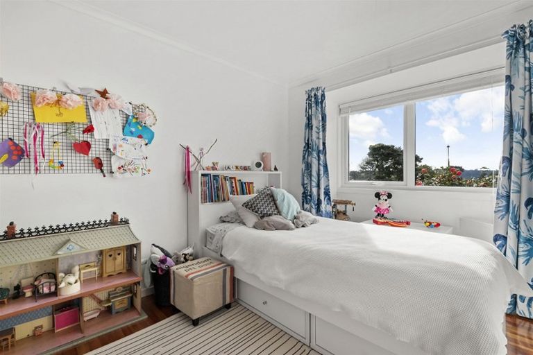 Photo of property in 52 Kia Ora Road, Beach Haven, Auckland, 0626