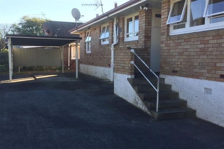 Photo of property in 196 Waimumu Road, Massey, Auckland, 0614