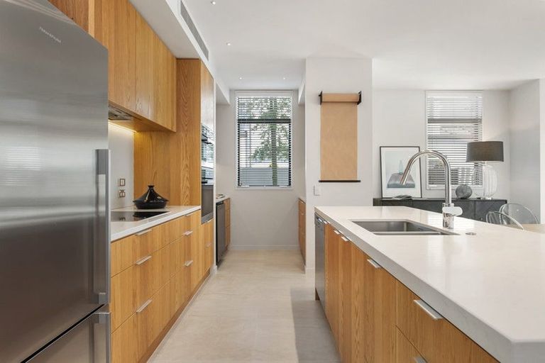 Photo of property in 96 Merivale Lane, Merivale, Christchurch, 8014