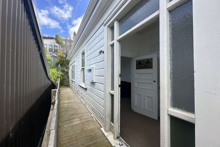 Photo of property in 122 Wallace Street, Mount Cook, Wellington, 6021
