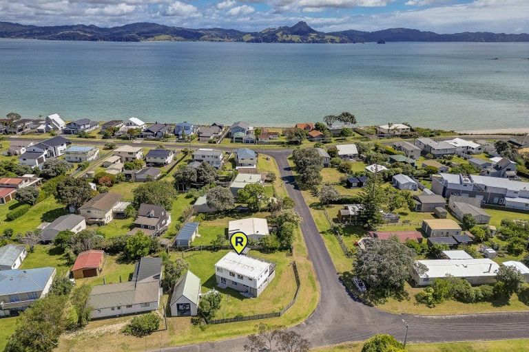 Photo of property in 4 Hardy Place, Cooks Beach, Whitianga, 3591