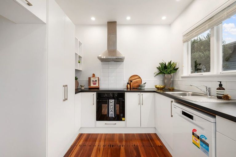 Photo of property in 11 Baffin Grove, Kingston, Wellington, 6021