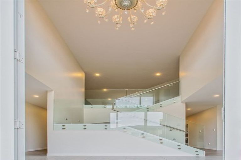 Photo of property in 11 San Casello Rise, Henderson, Auckland, 0612