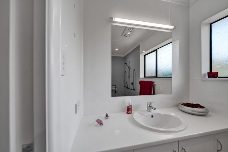 Photo of property in 1 Price Street, Westown, New Plymouth, 4310