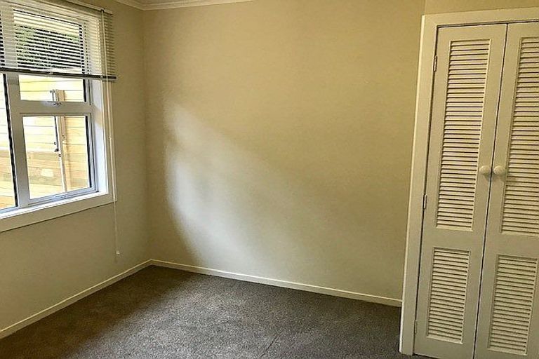 Photo of property in 1/1 Bronwyn Place, Torbay, Auckland, 0630