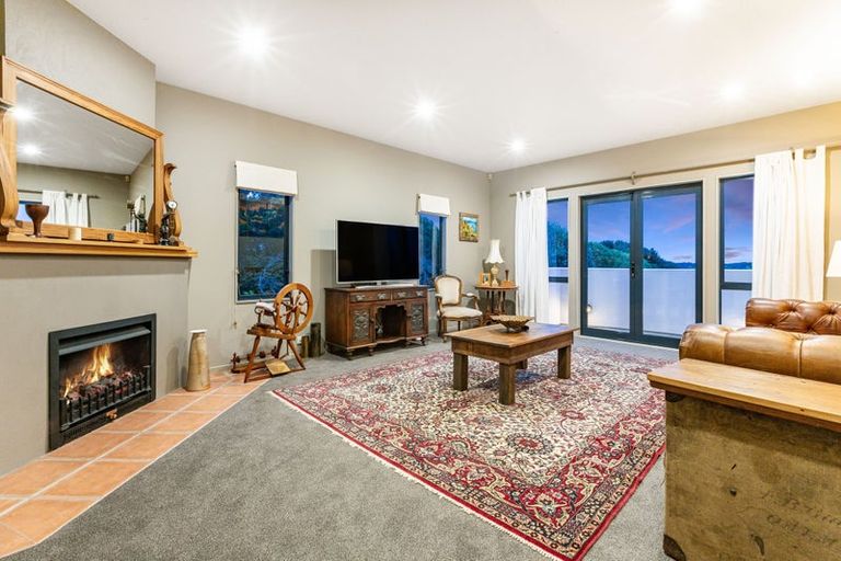 Photo of property in 11 Glengavel Grove, Papakowhai, Porirua, 5024