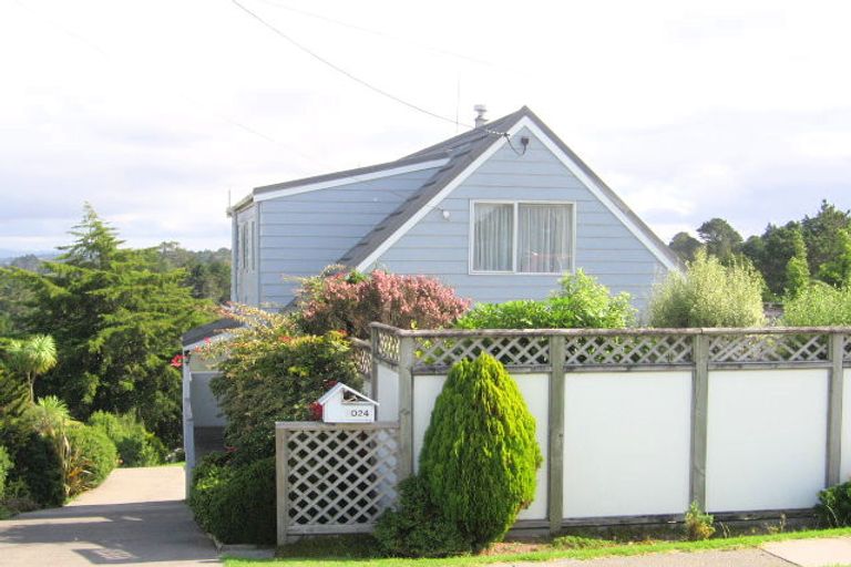 Photo of property in 1024 East Coast Road, Fairview Heights, Auckland, 0630