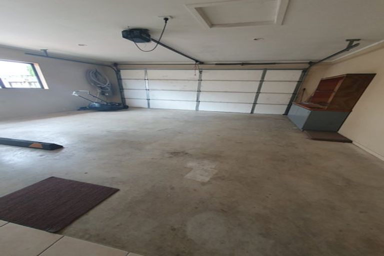 Photo of property in 14 Shankill Place, East Tamaki, Auckland, 2013