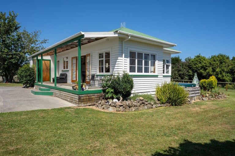 Photo of property in 35 North Manakau Road, Manakau, Levin, 5573