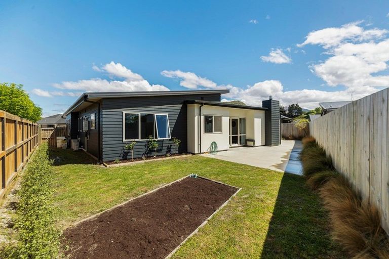 Photo of property in 8 Chadlington Way, Lower Shotover, Queenstown, 9304