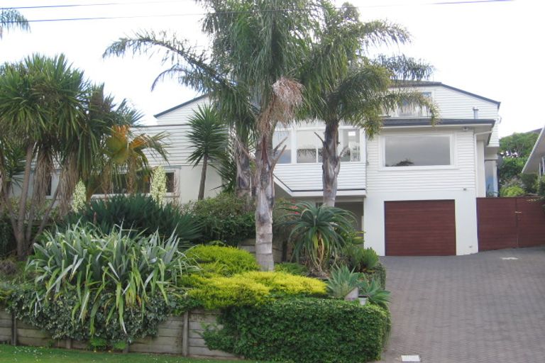 Photo of property in 1/27 Jellicoe Road, Murrays Bay, Auckland, 0630