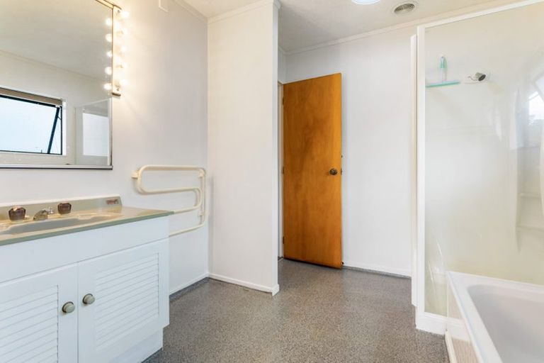 Photo of property in 44 Hale Crescent, Bayview, Auckland, 0629