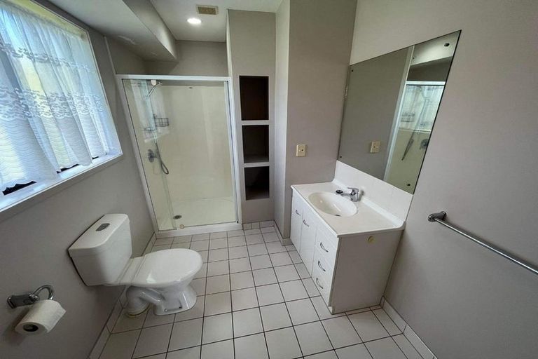 Photo of property in 19 Lake Panorama Drive, Henderson, Auckland, 0612