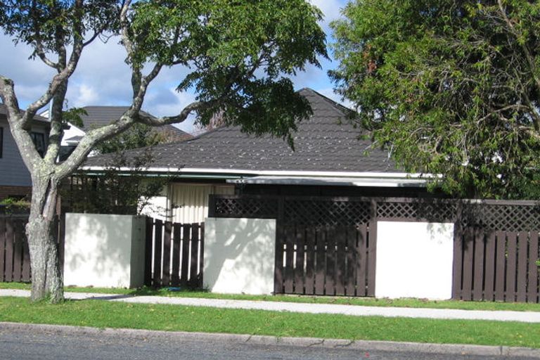 Photo of property in 2/20 Eastern Beach Road, Eastern Beach, Auckland, 2012