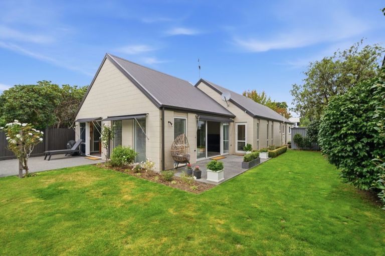 Photo of property in 6 Dunrobin Place, Avonhead, Christchurch, 8042