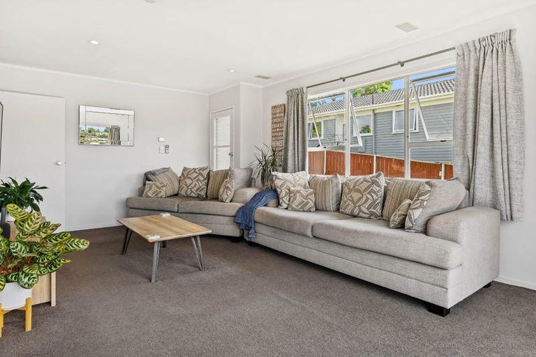 Photo of property in 16 Arlette Place, Massey, Auckland, 0614