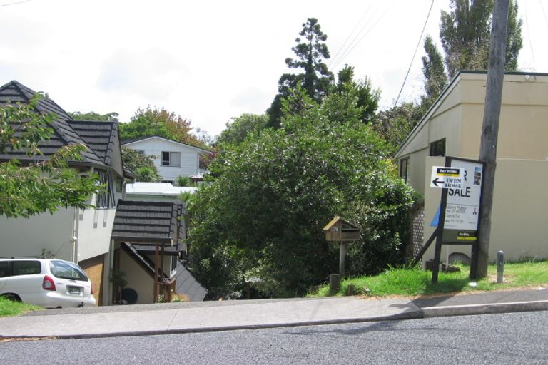 Photo of property in 2/15 Kenmure Avenue, Forrest Hill, Auckland, 0620