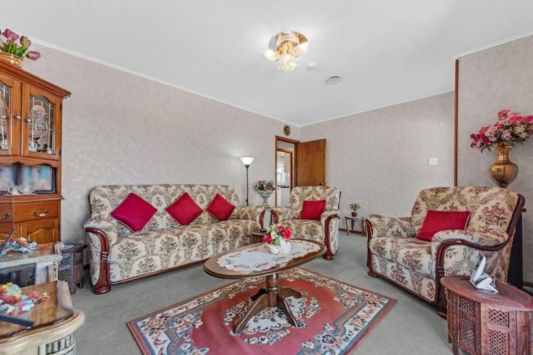 Photo of property in 71 Beach Road, Te Atatu Peninsula, Auckland, 0610