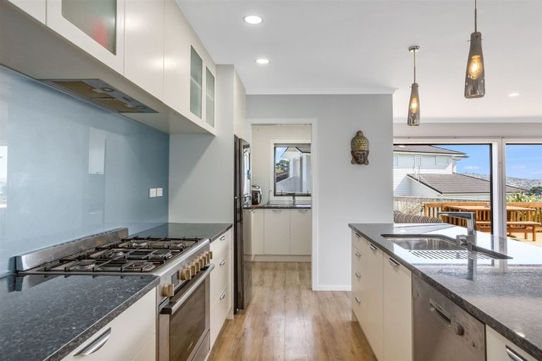 Photo of property in 4 The Fjord, Aotea, Porirua, 5024