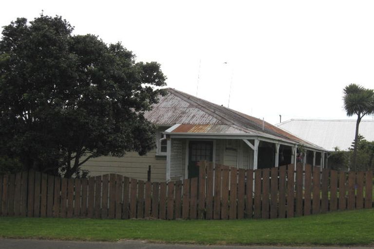 Photo of property in 19 Ruapehu Street, Castlecliff, Wanganui, 4501